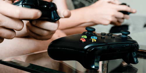 Hoe maak je een Xbox of PlayStation controller schoon?